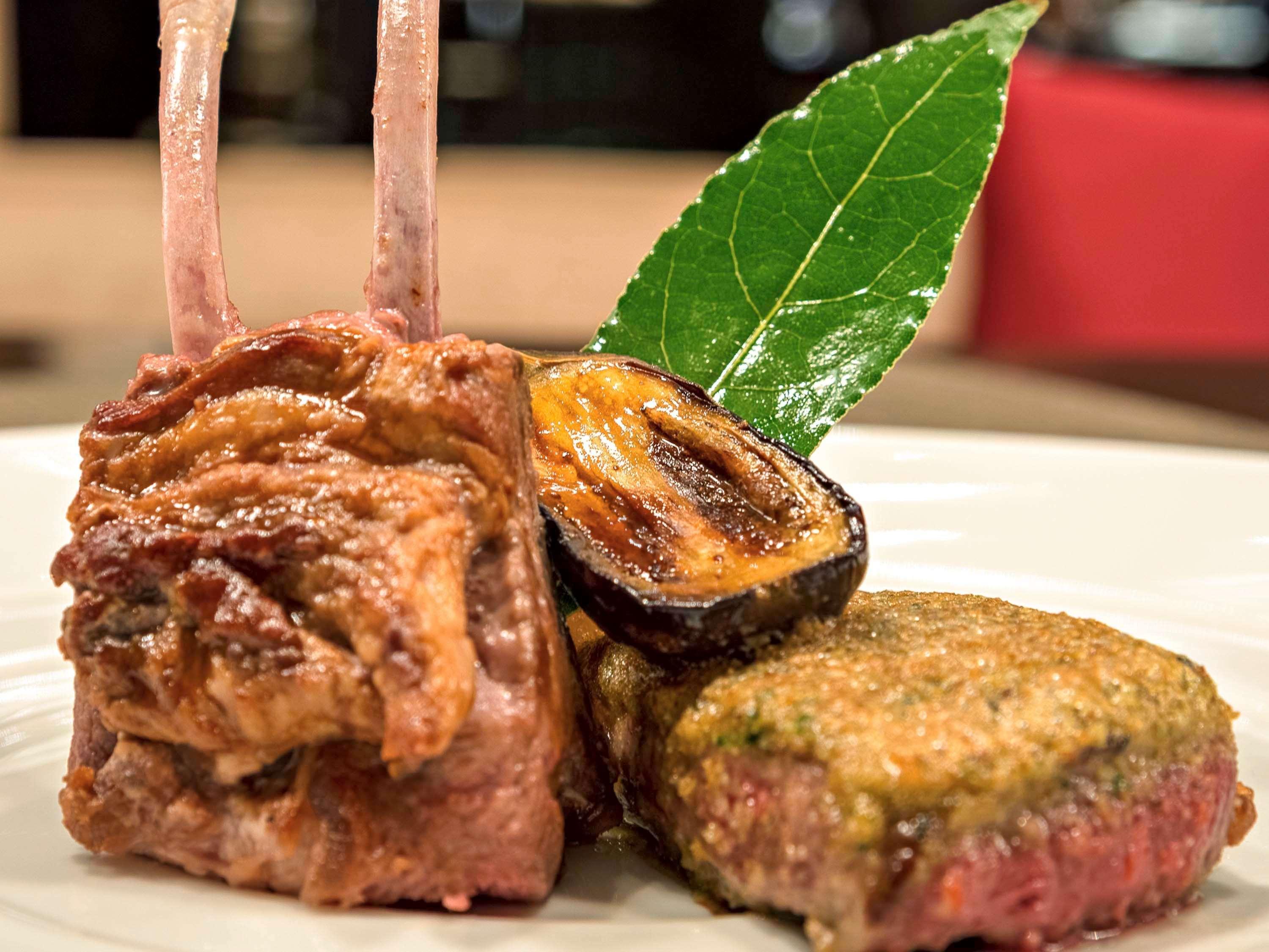 Sofitel Montevideo Casino Carrasco & Spa Exteriör bild Aubergine and beef