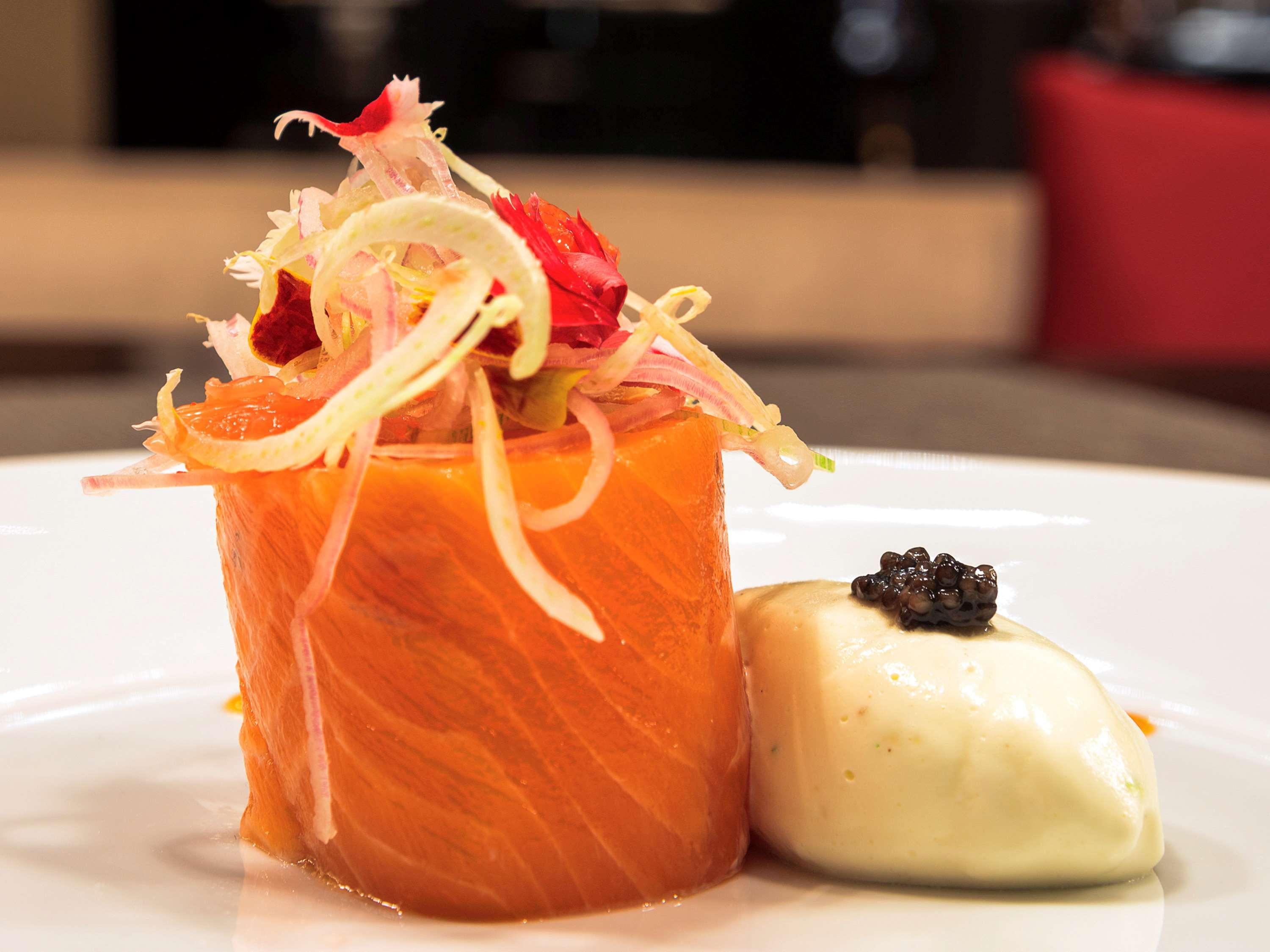 Sofitel Montevideo Casino Carrasco & Spa Exteriör bild Salmon tartar