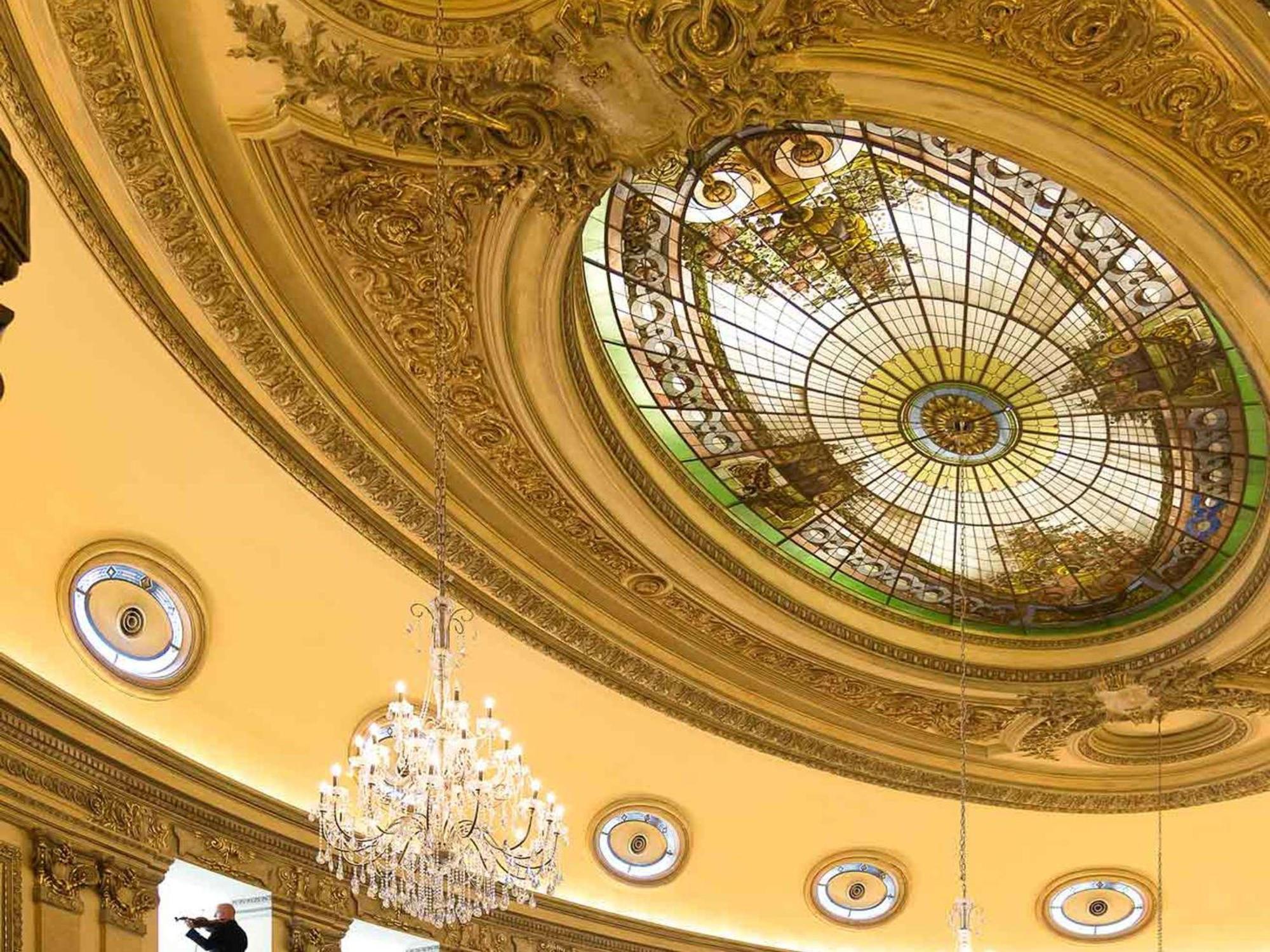 Sofitel Montevideo Casino Carrasco & Spa Exteriör bild Ceiling of the ballroom