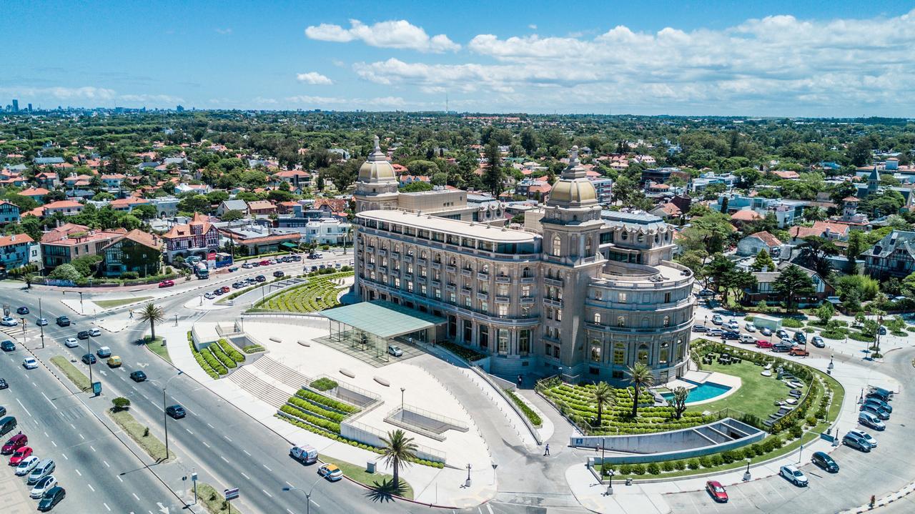 Sofitel Montevideo Casino Carrasco & Spa Exteriör bild Aerial view of the hotel
